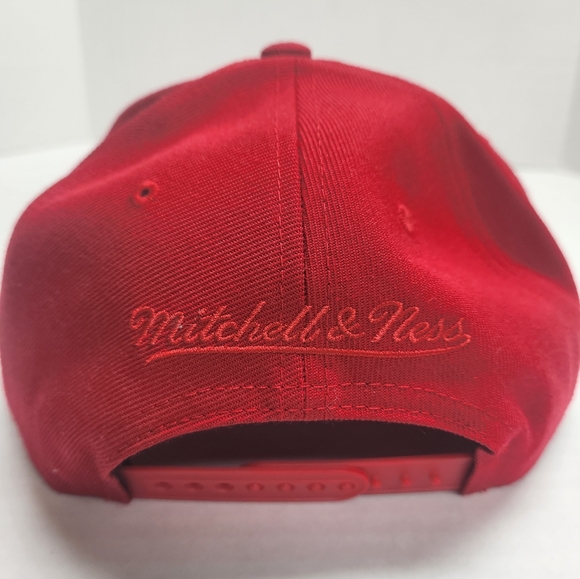 Bulls Snapback Hat - Picture 4 of 4